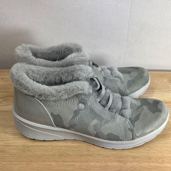 Bzees Women's Golden Bootie- Grey Cameo- Size 8.5 M- NIB - Picture 1 of 6